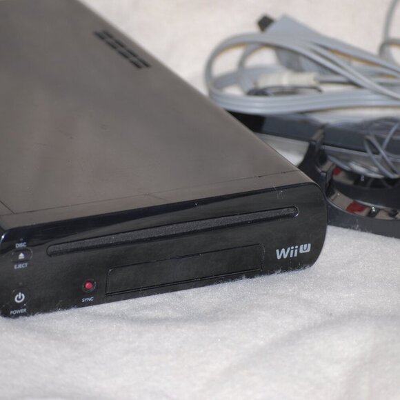 Lot Wii U Black Console Gamepad 3 Handheld Controllers Tested and Working! - Picture 2 of 14